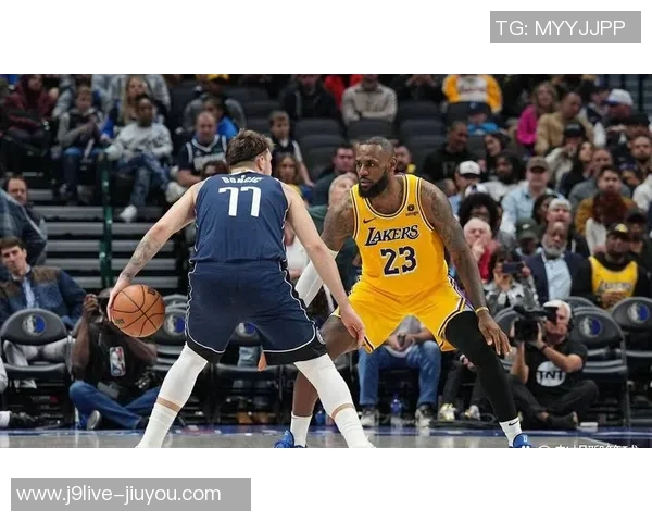 詹姆斯盛赞约基奇的比赛热爱观众应亲自感受他的篮球魅力