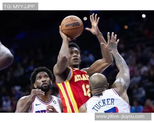 亨特快攻如闪电起飞骑扣恩比德大帝瞬间跪倒场上震撼全场 亨特快攻如闪电起飞骑扣恩比德大帝瞬间跪倒场上震撼全场